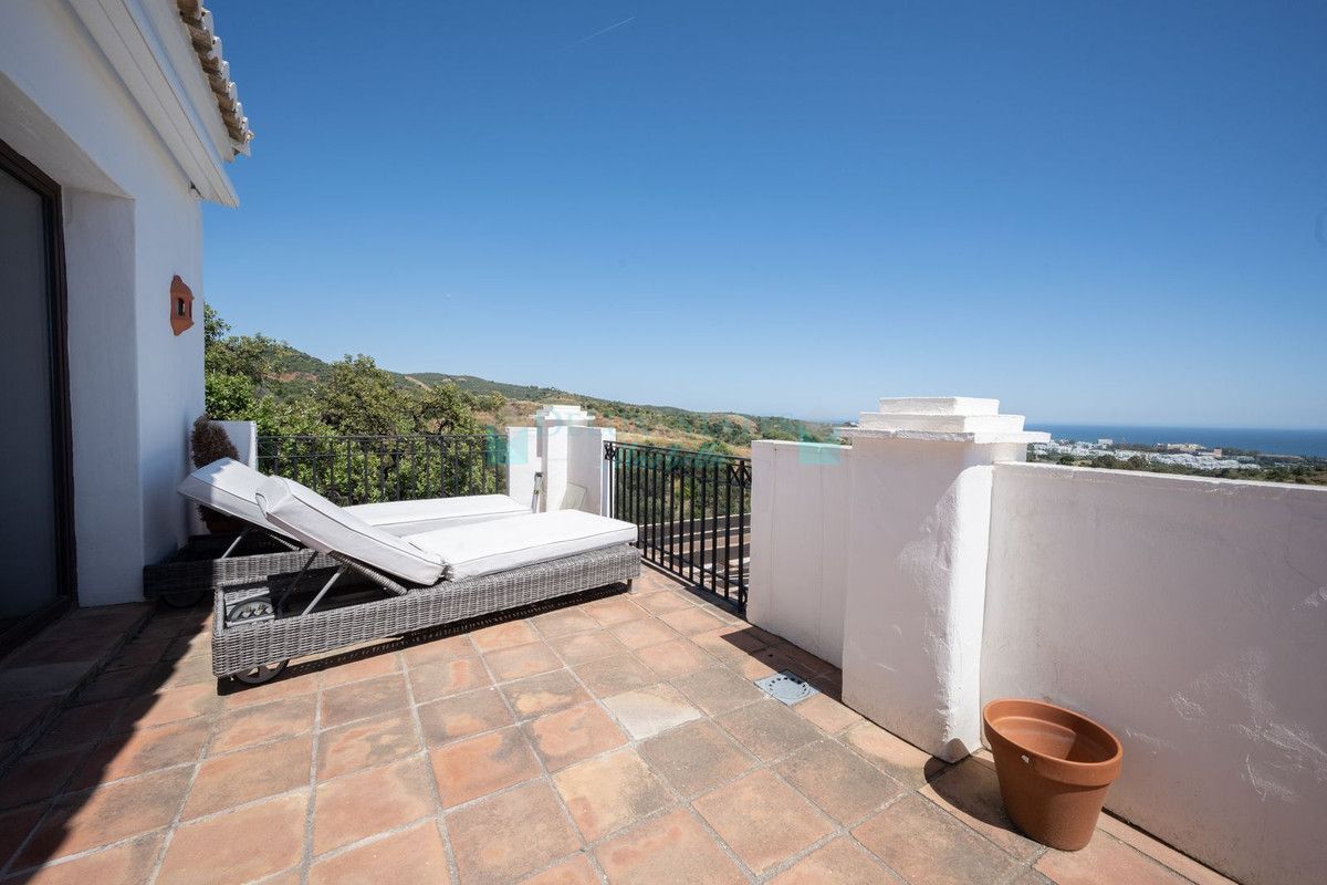 Ático en venta en Los Altos de los Monteros, Marbella Este