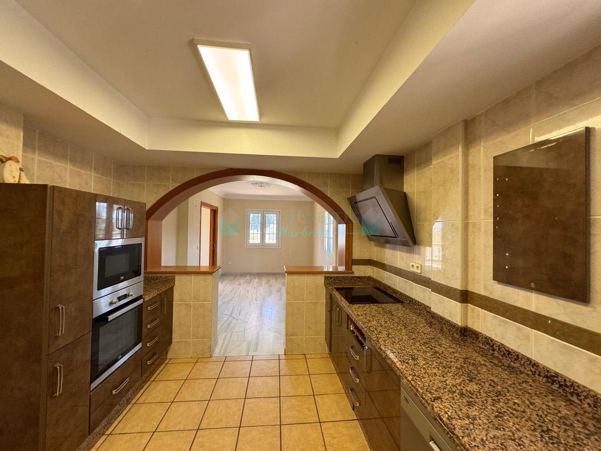 Villa for sale in Estepona