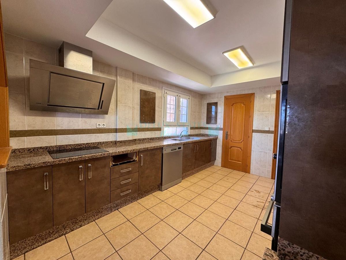 Villa for sale in Estepona