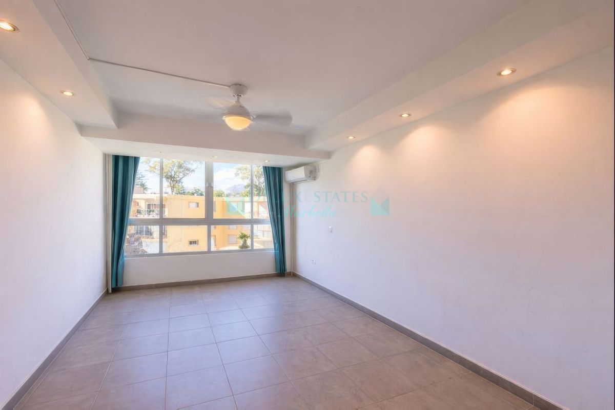 Penthouse for sale in Estepona