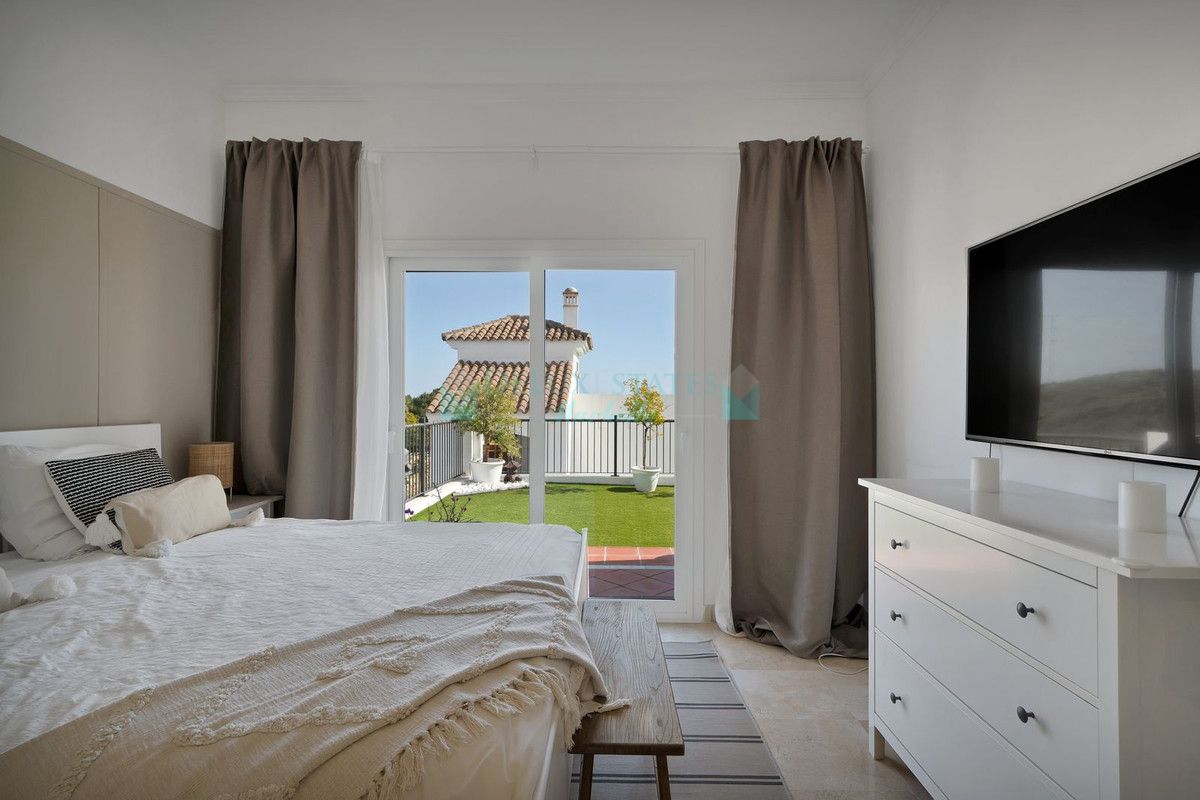 Ground Floor Apartment for sale in El Paraiso, Estepona