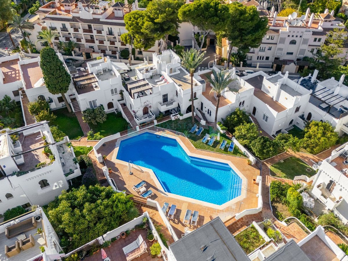 Town House for sale in Nueva Andalucia