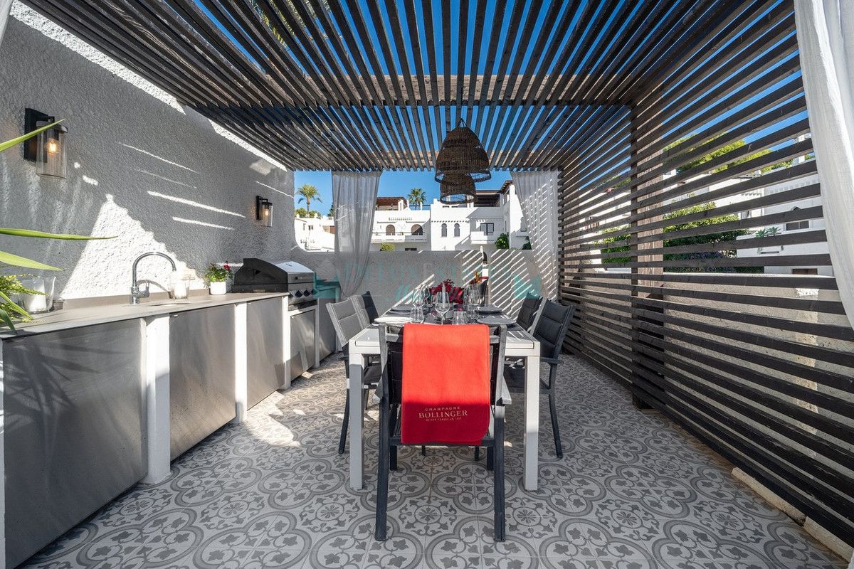 Town House for sale in Nueva Andalucia