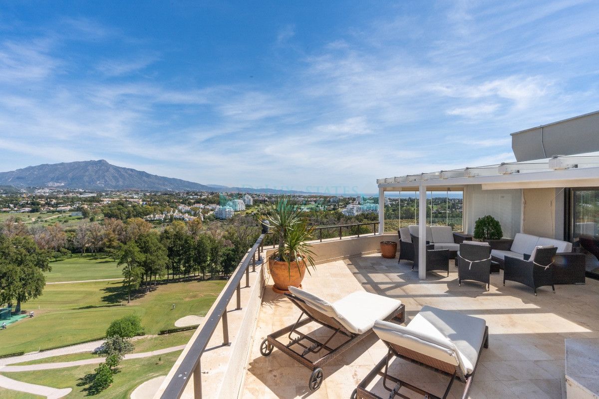 Penthouse for sale in Estepona