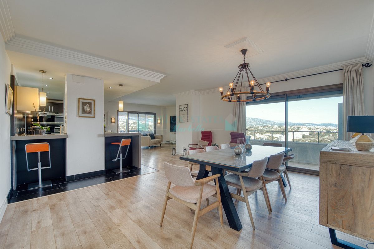 Penthouse for sale in Estepona