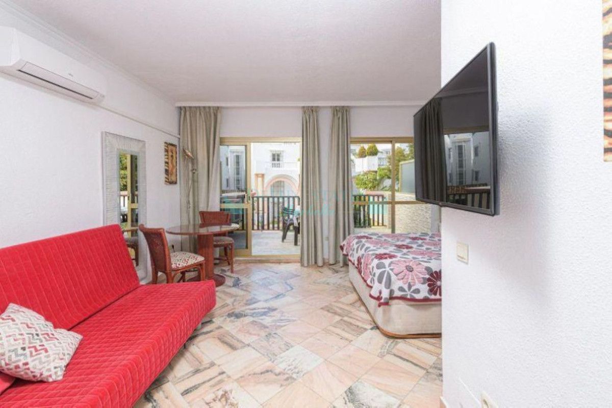 Ground Floor Apartment for sale in Elviria, Marbella East