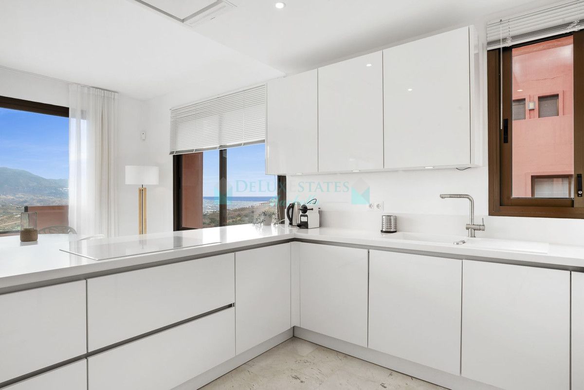 Apartment for sale in La Mairena, Marbella East