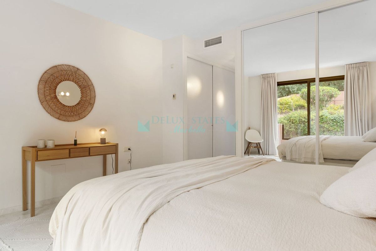Apartment for sale in La Mairena, Marbella East