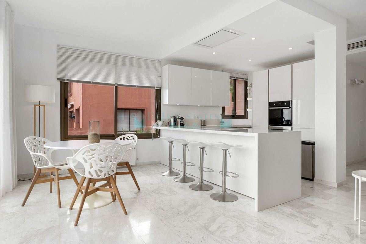 Apartment for sale in La Mairena, Marbella East