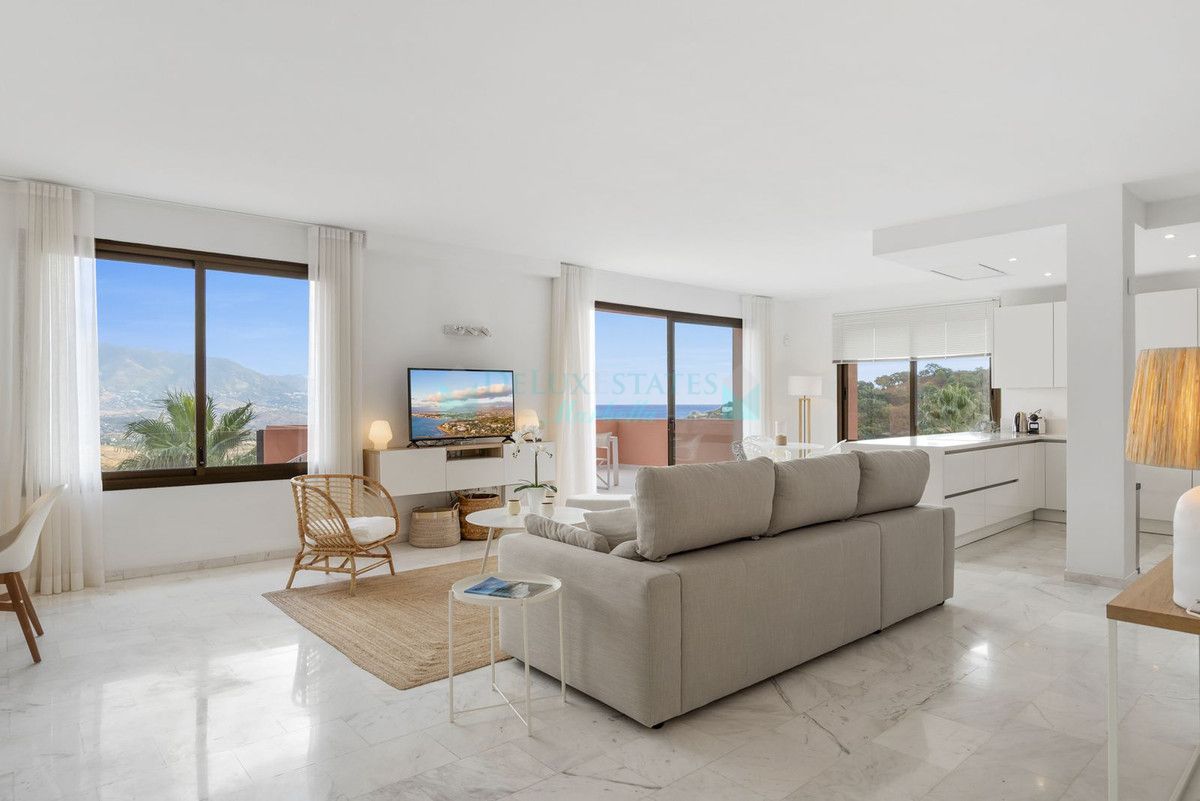Apartment for sale in La Mairena, Marbella East