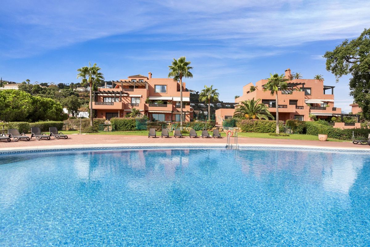 Apartment for sale in La Mairena, Marbella East