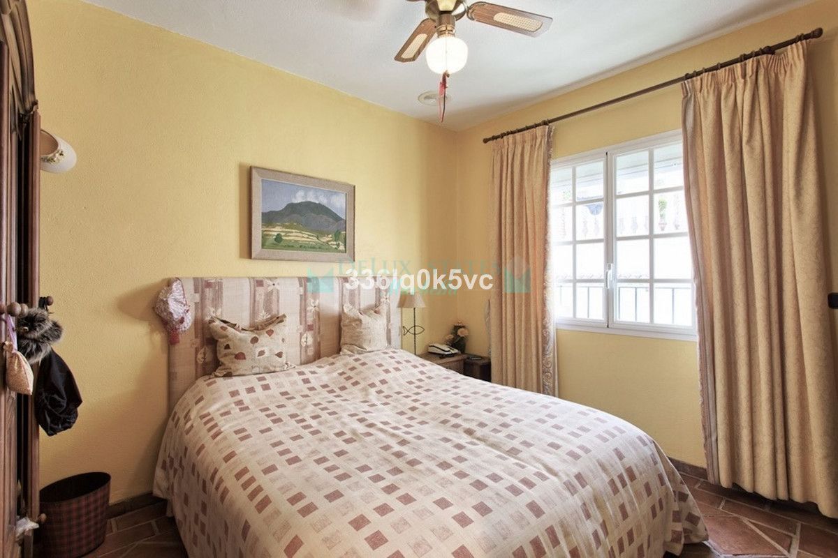 Town House for sale in Benahavis