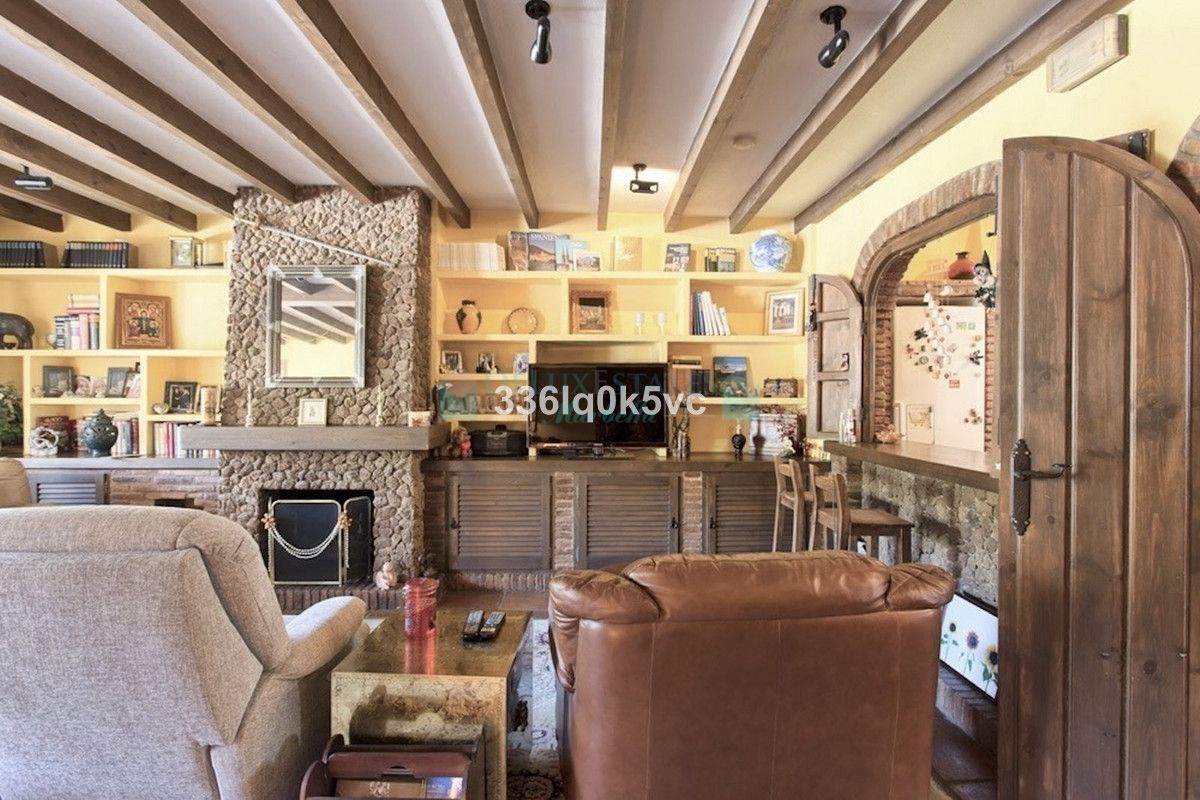 Town House for sale in Benahavis