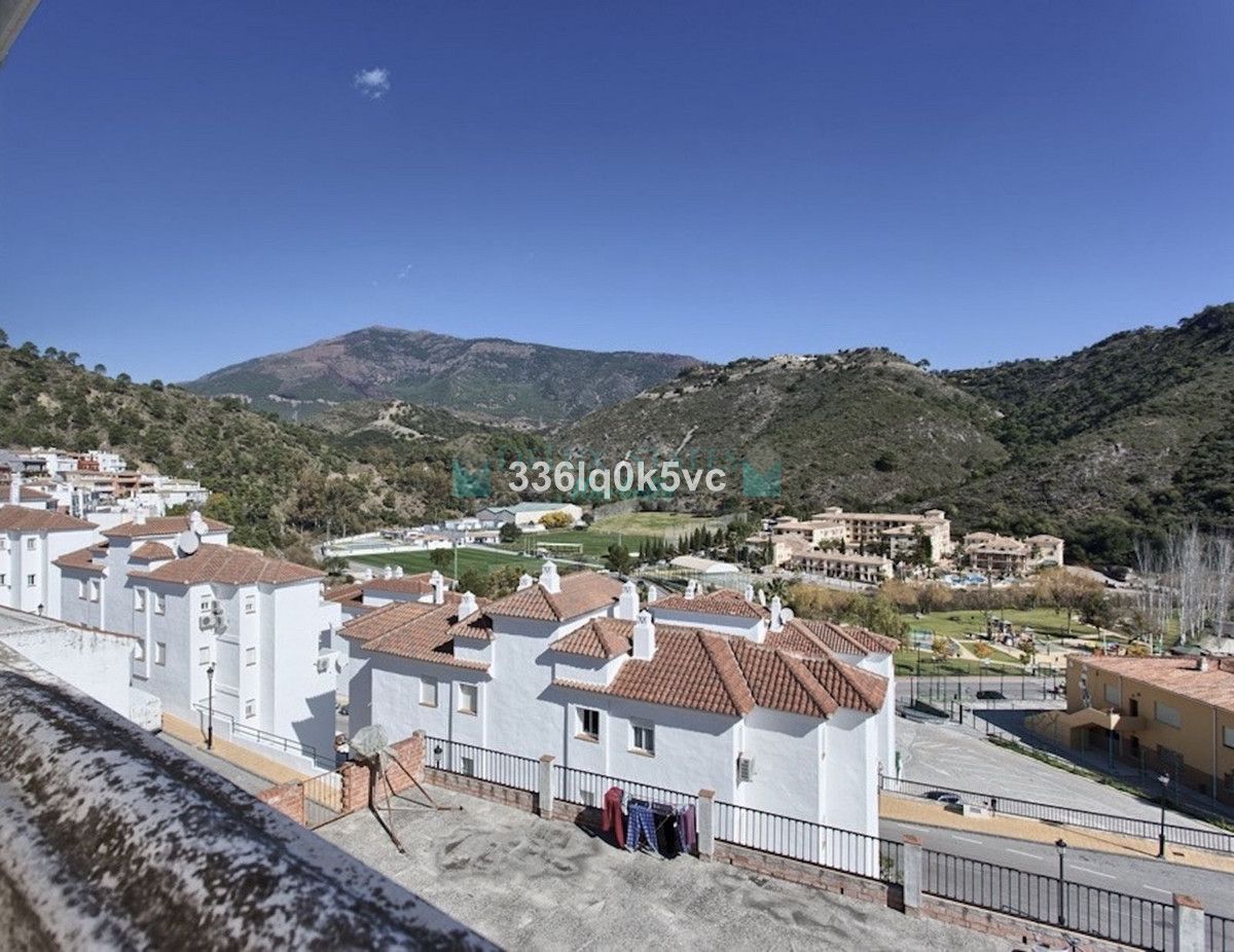 Town House for sale in Benahavis