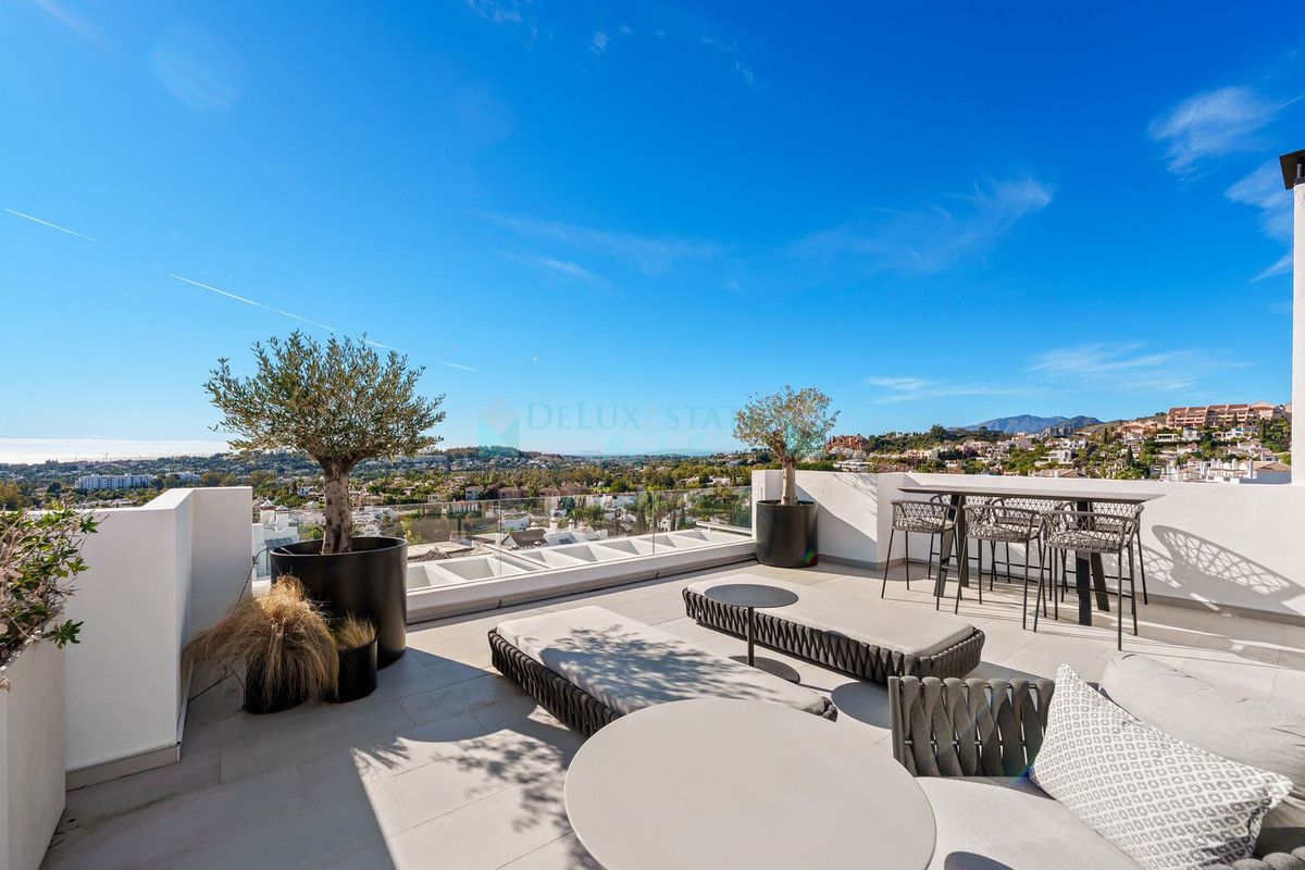 Villa for sale in Nueva Andalucia