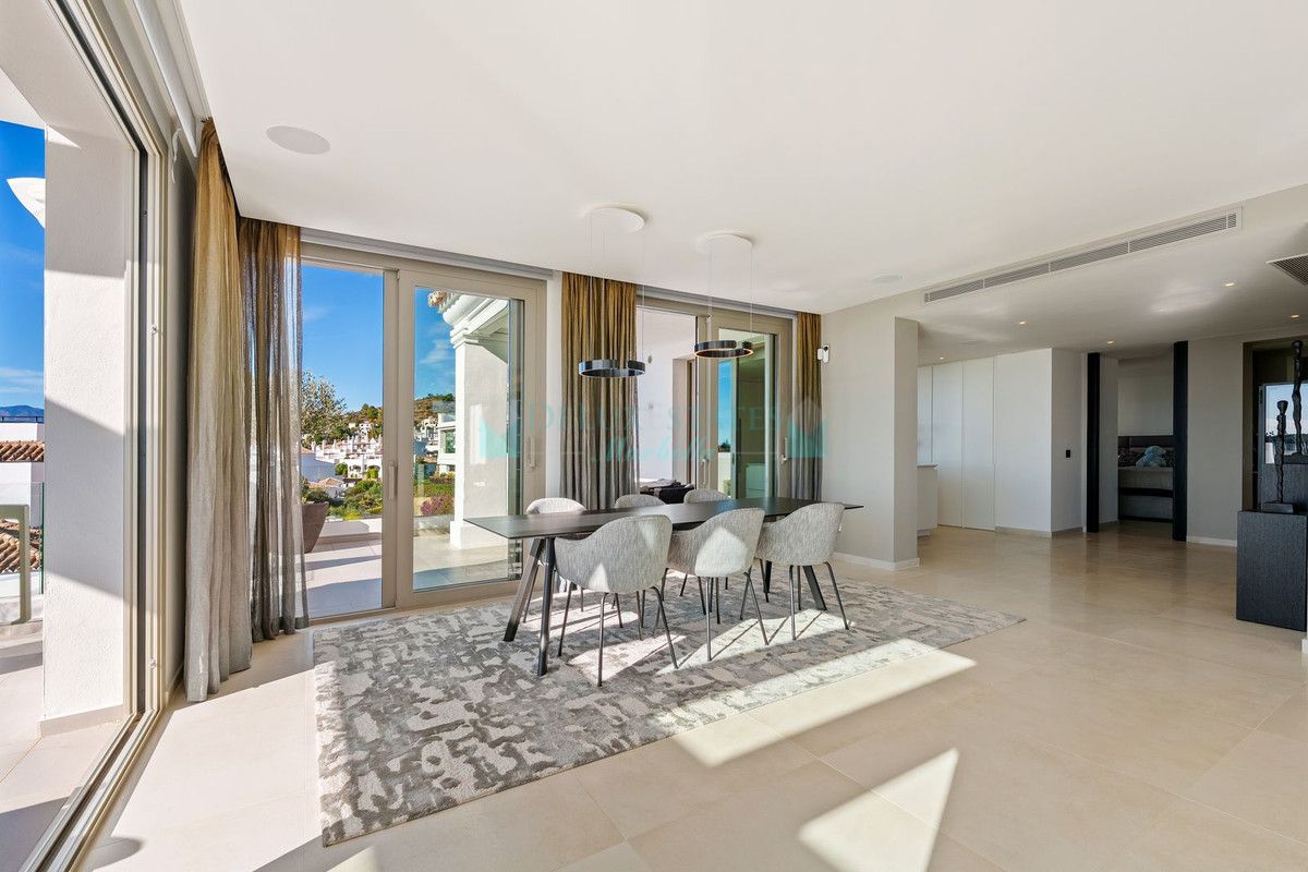 Villa for sale in Nueva Andalucia