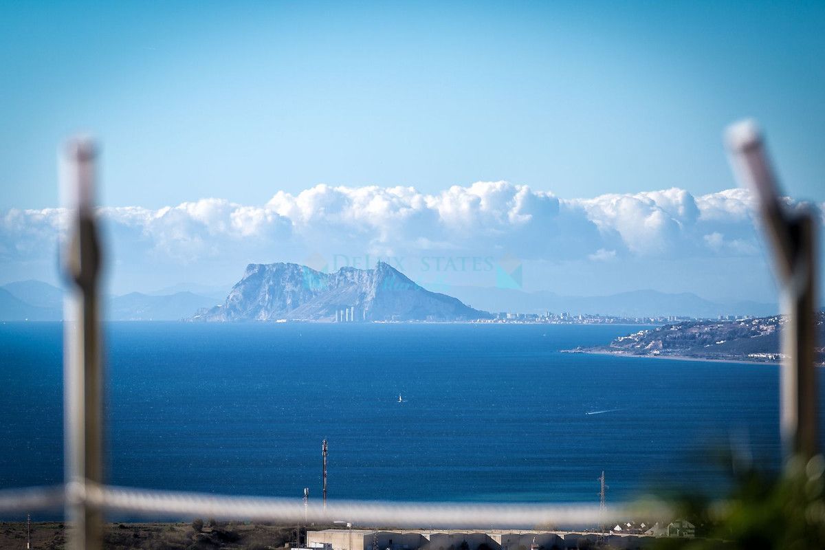 Villa for sale in Estepona