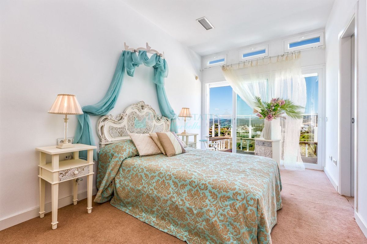 Villa for sale in Estepona