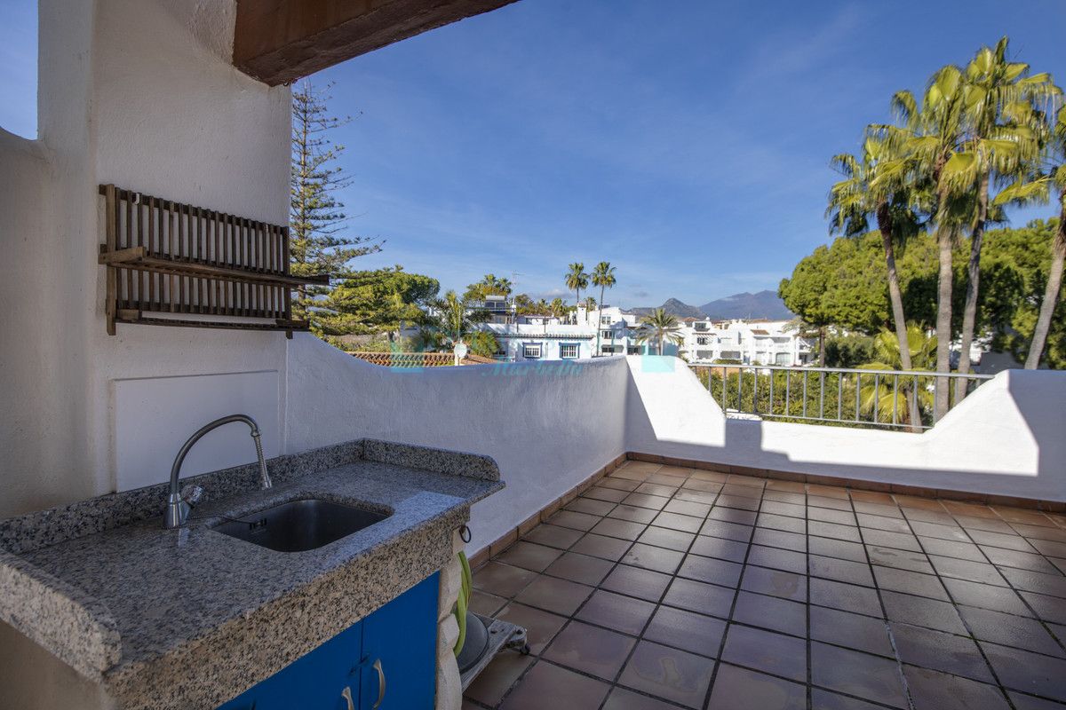Town House for sale in Estepona