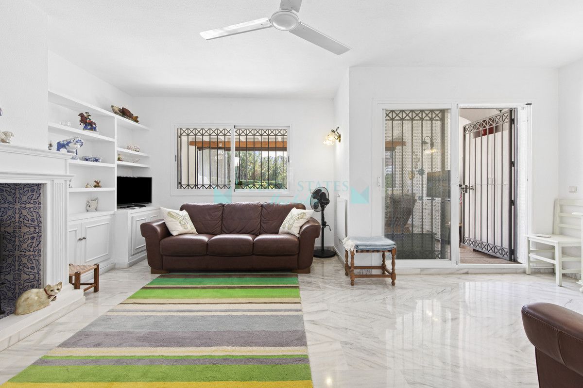 Town House for sale in Estepona