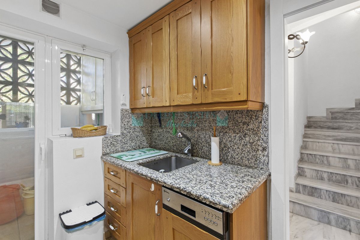 Town House for sale in Estepona