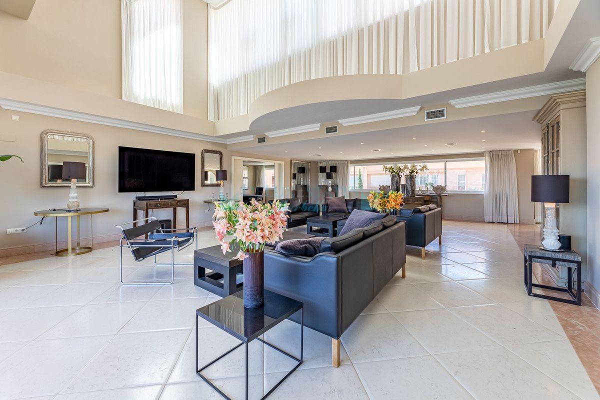 Penthouse for sale in Nueva Andalucia