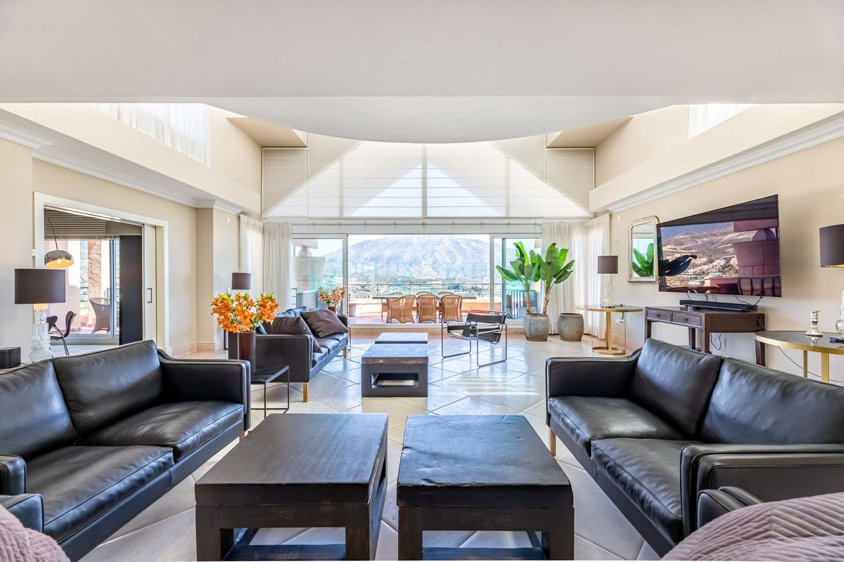 Penthouse for sale in Nueva Andalucia