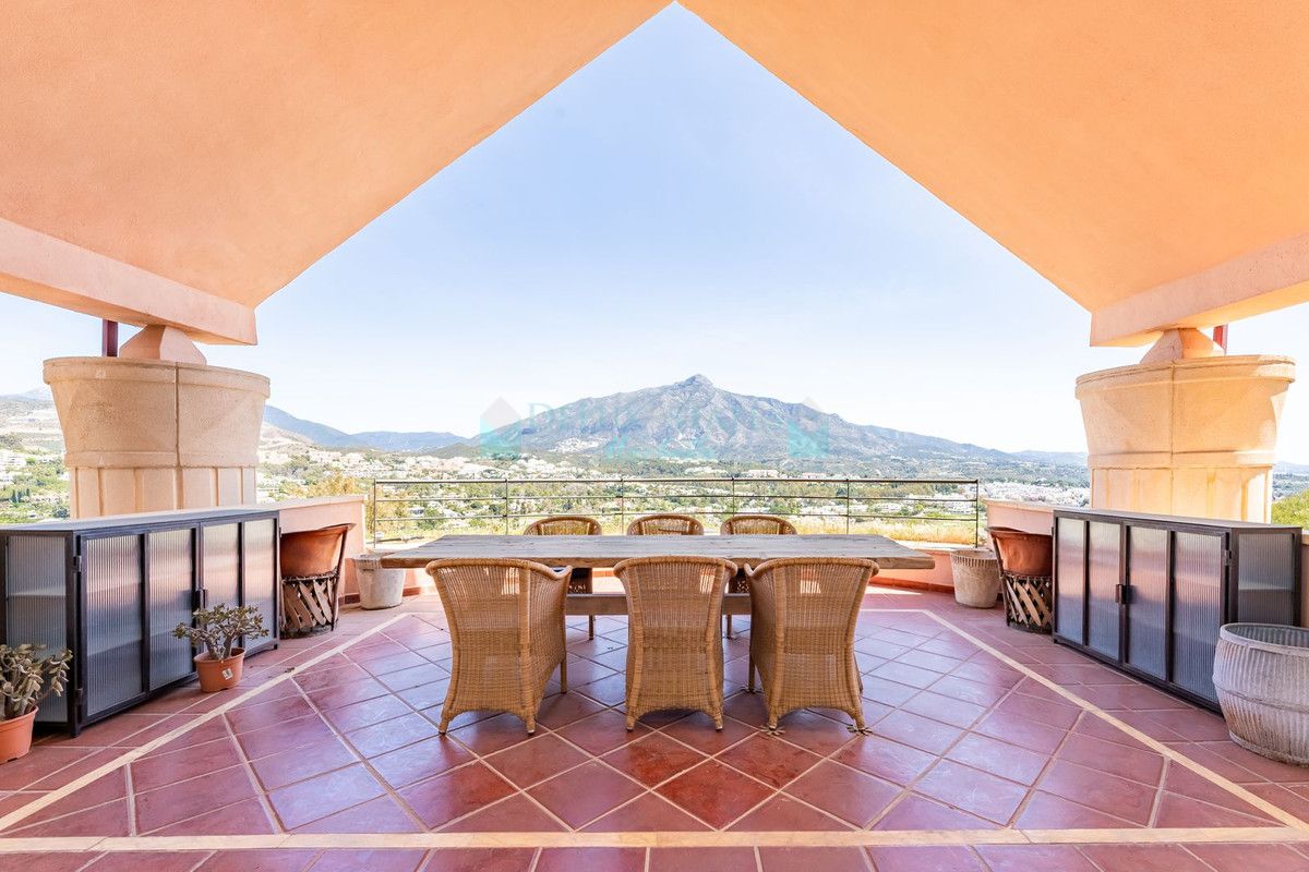 Penthouse for sale in Nueva Andalucia