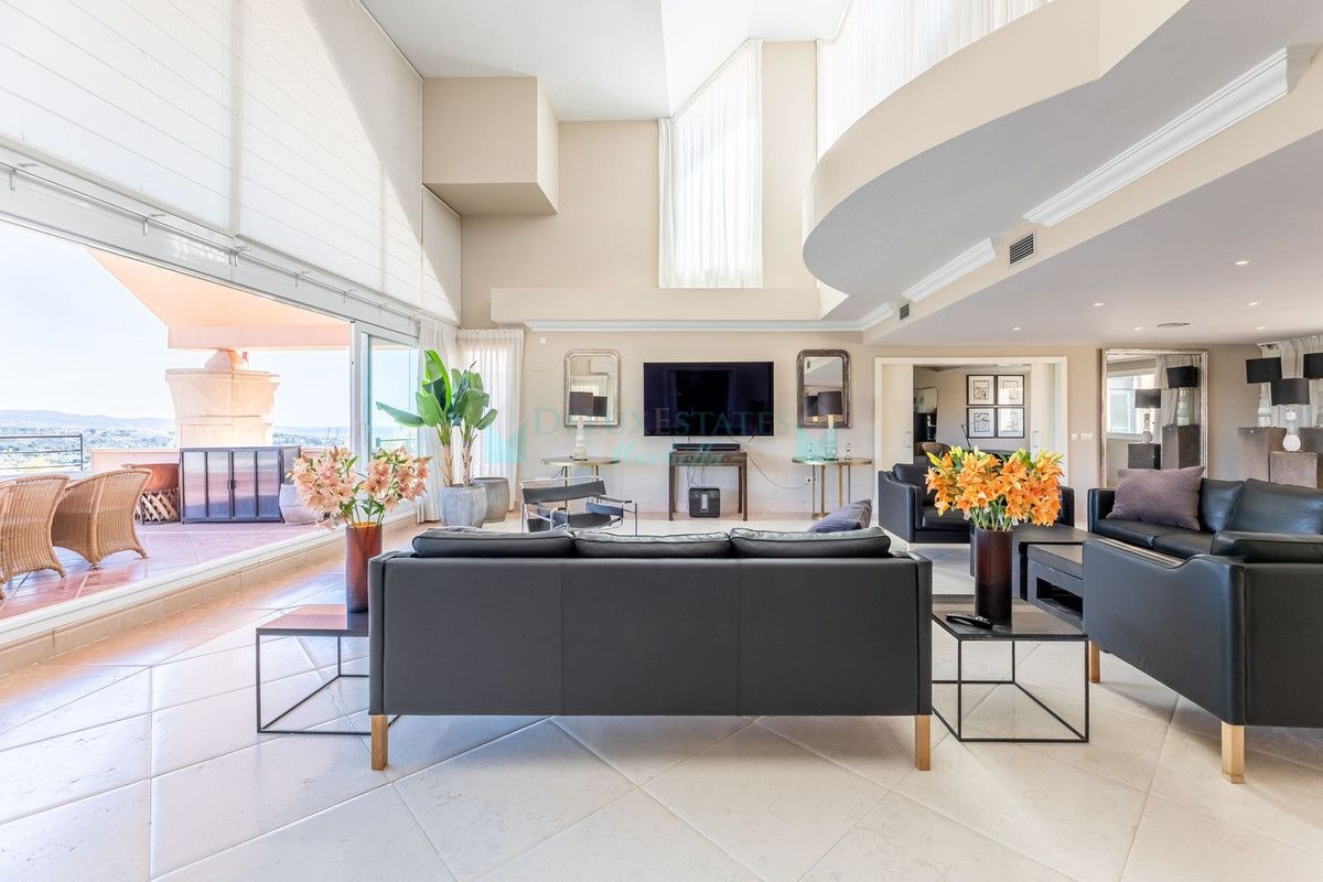 Penthouse for sale in Nueva Andalucia