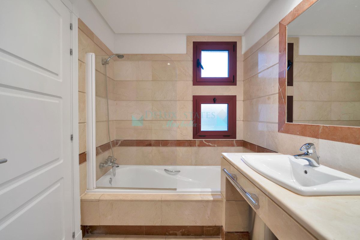 Apartment for sale in Bahia de Marbella, Marbella East