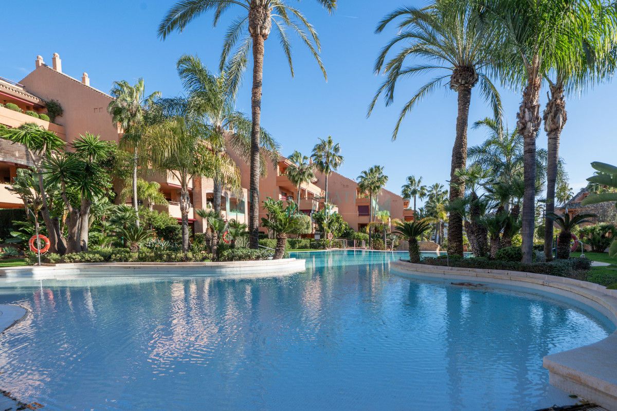 Apartment for sale in Bahia de Marbella, Marbella East