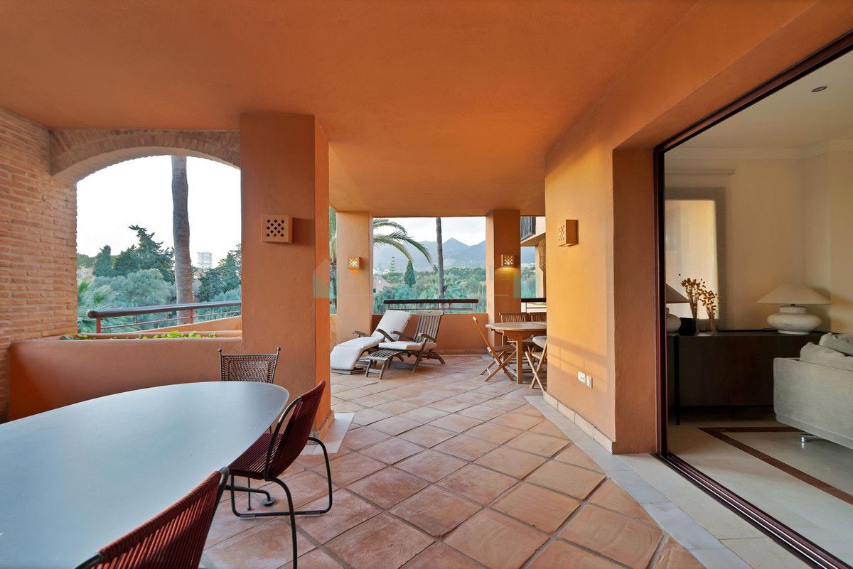 Apartment for sale in Bahia de Marbella, Marbella East