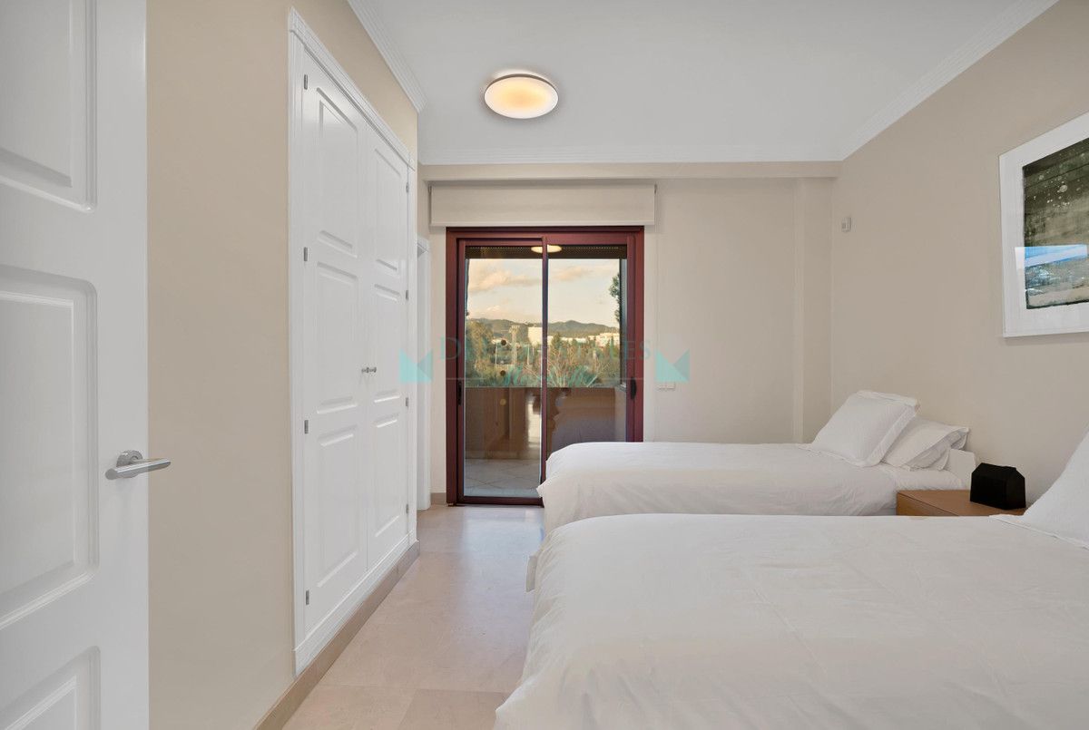 Apartment for sale in Bahia de Marbella, Marbella East