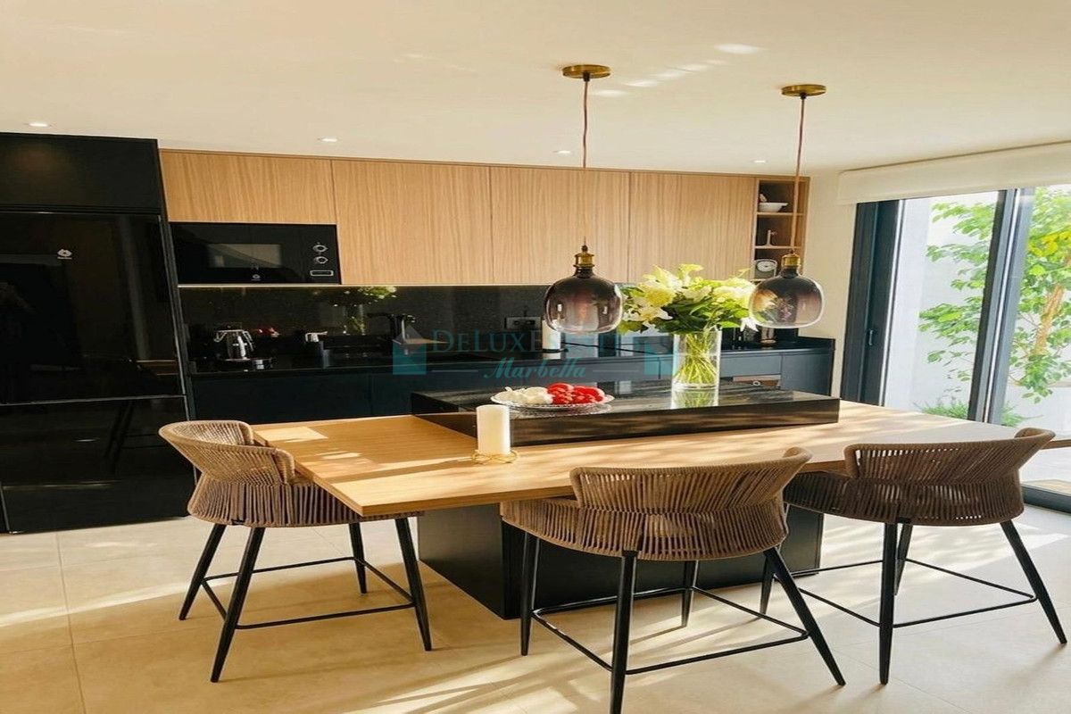 Town House for sale in Estepona