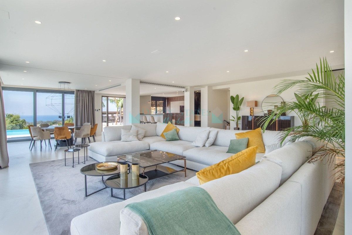 Villa for sale in Elviria, Marbella East