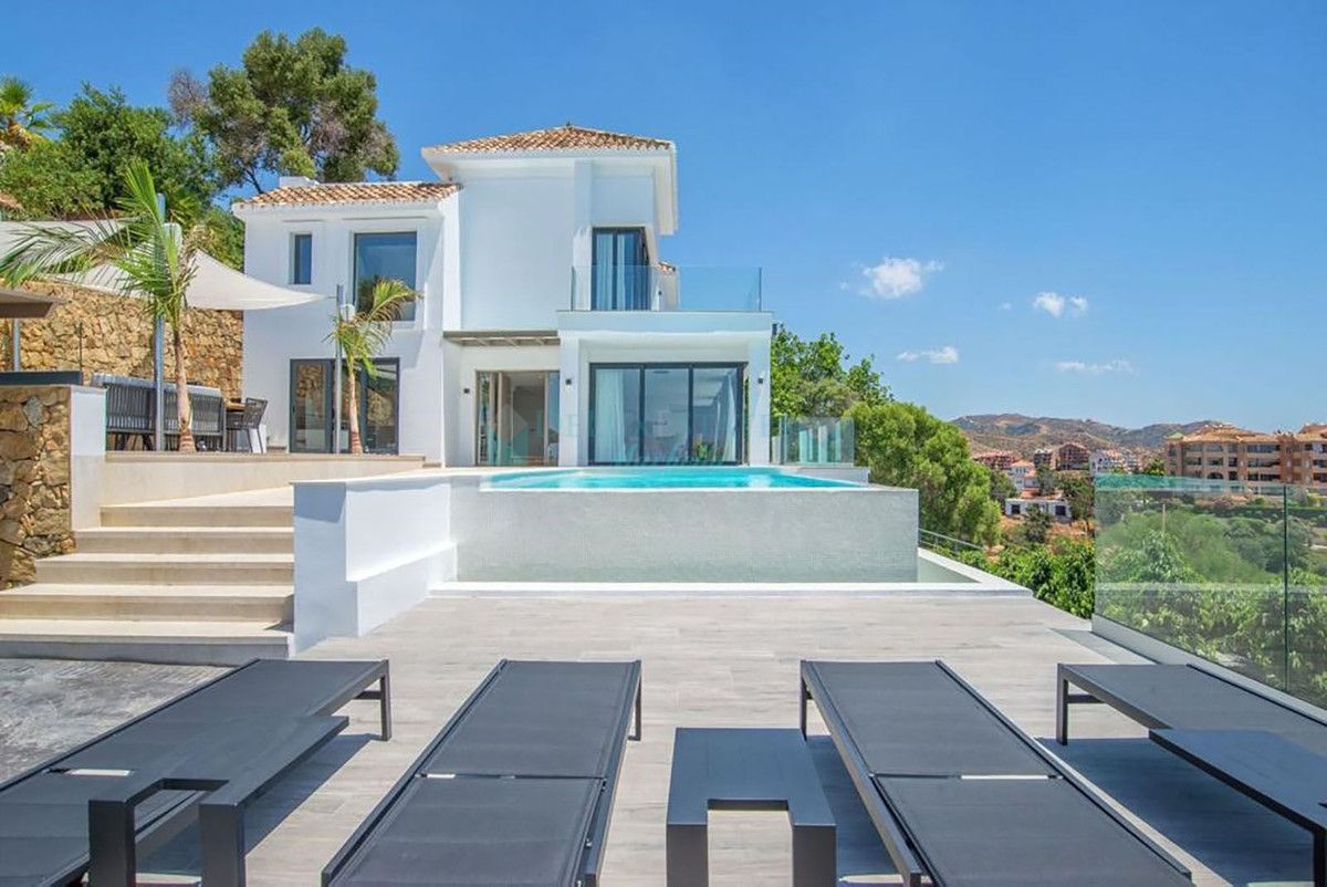 Villa for sale in Elviria, Marbella East