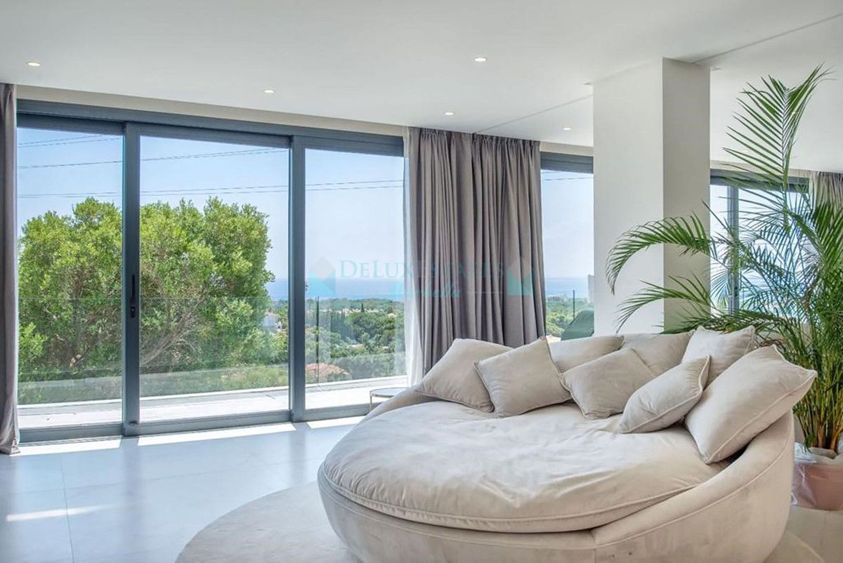 Villa for sale in Elviria, Marbella East