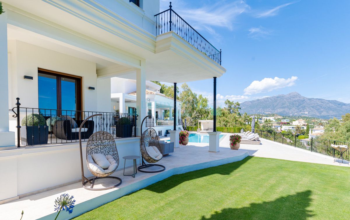 Villa for sale in Benahavis