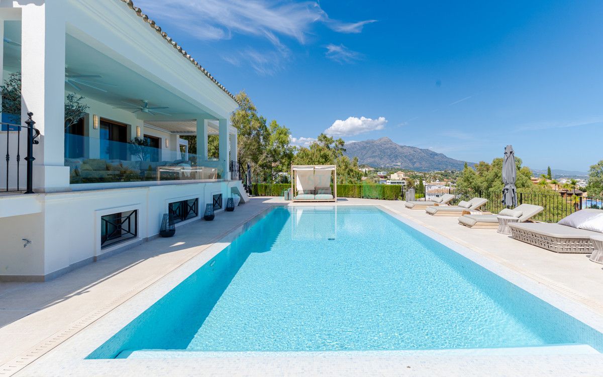 Villa for sale in Benahavis