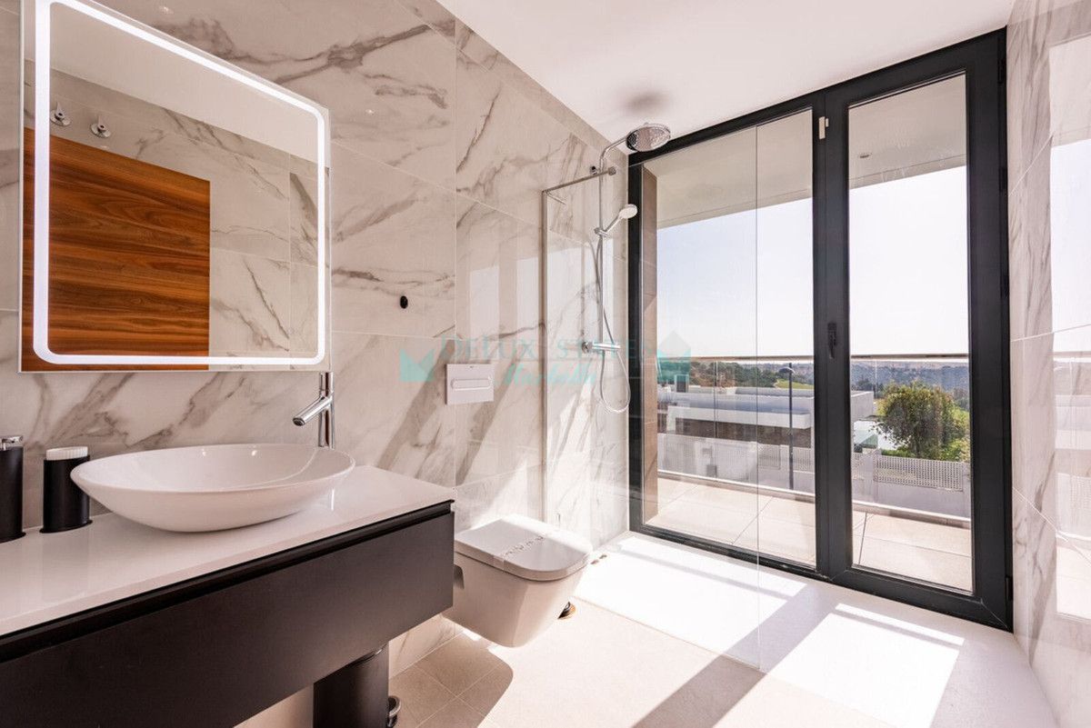 Villa for sale in Estepona