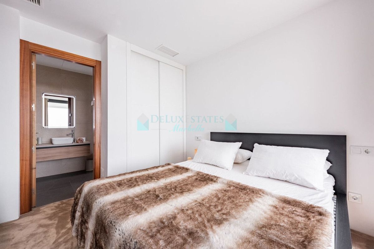 Villa for sale in Estepona