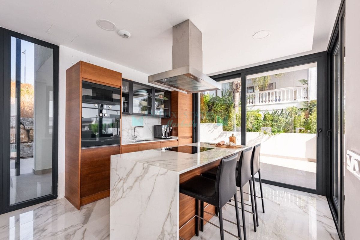 Villa for sale in Estepona