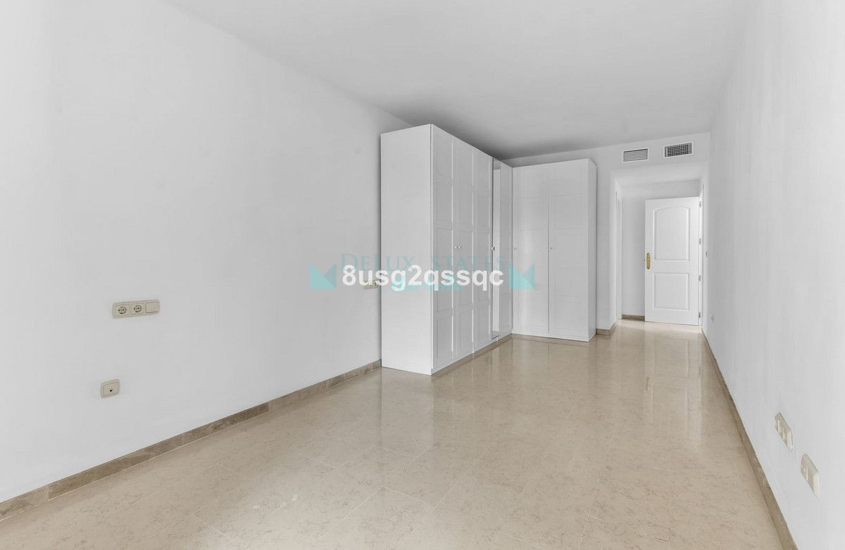 Apartamento Planta Baja en venta en Elviria, Marbella Este