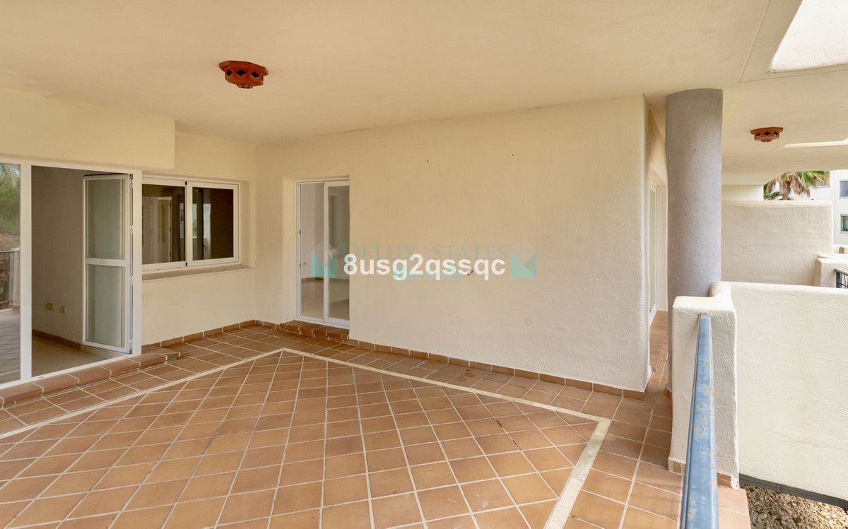 Apartamento Planta Baja en venta en Elviria, Marbella Este