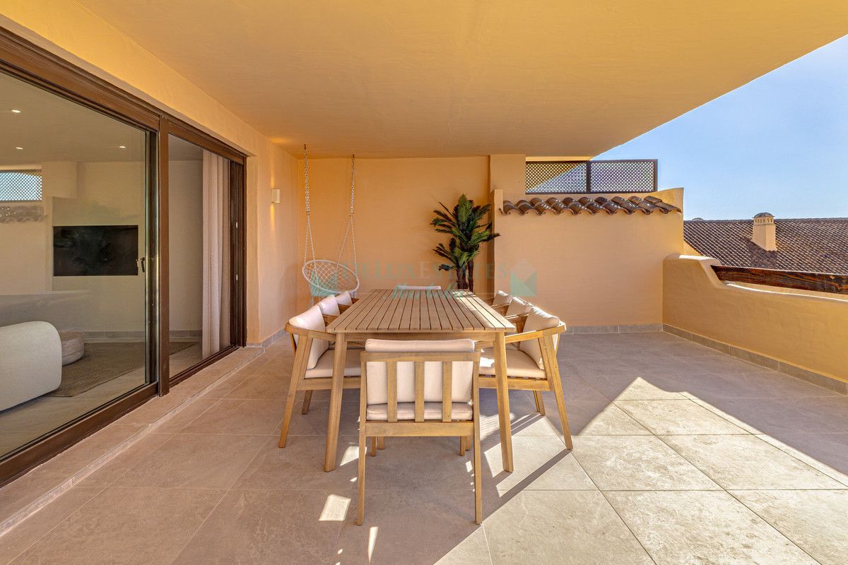 Ground Floor Apartment for sale in Benahavis