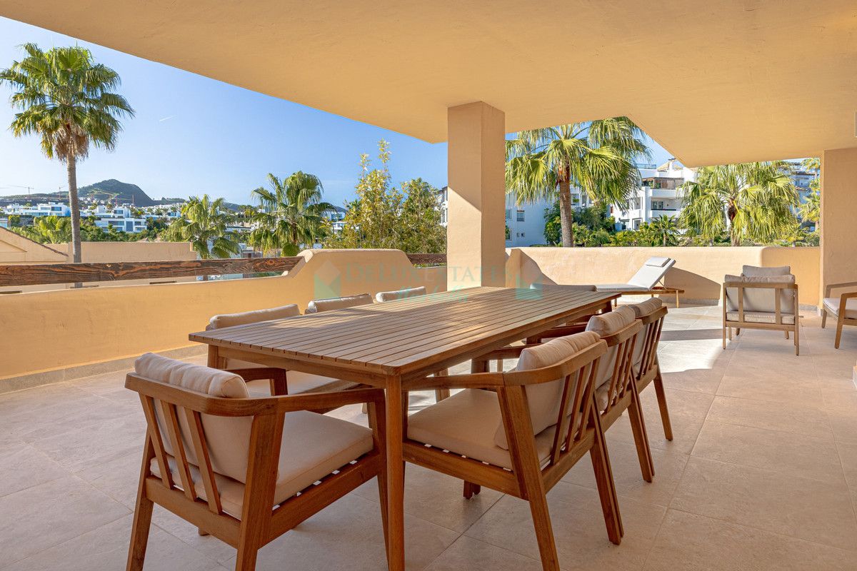 Ground Floor Apartment for sale in Benahavis