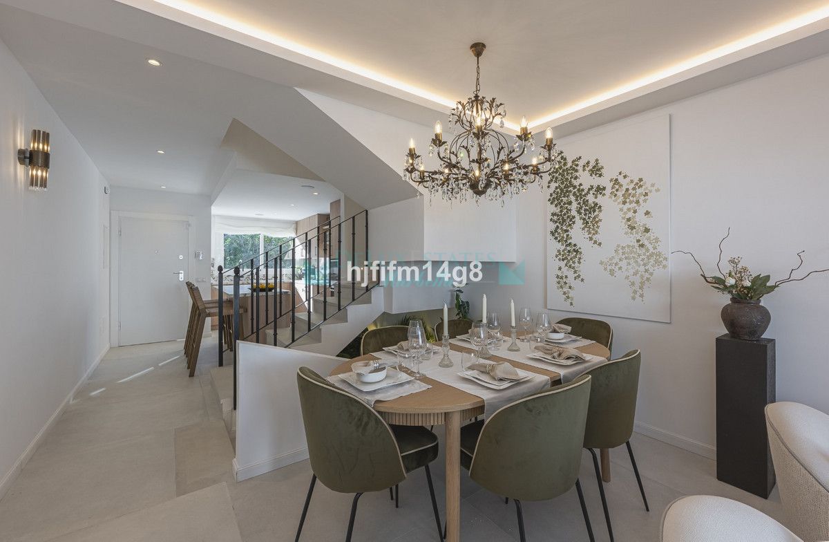 Town House for sale in Nueva Andalucia