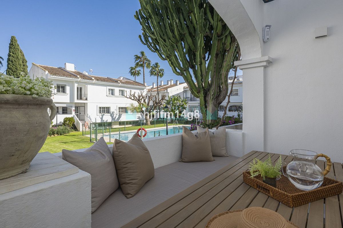 Town House for sale in Nueva Andalucia