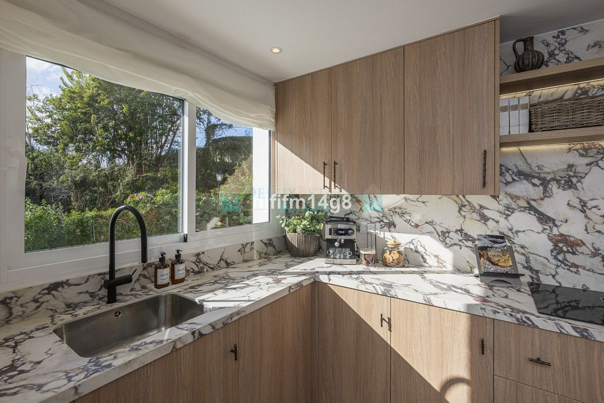 Town House for sale in Nueva Andalucia