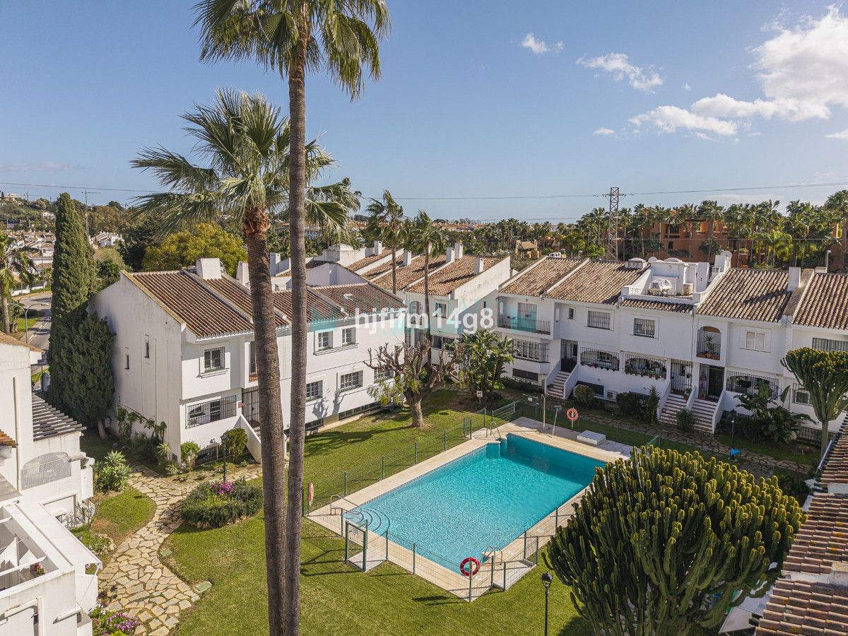 Town House for sale in Nueva Andalucia